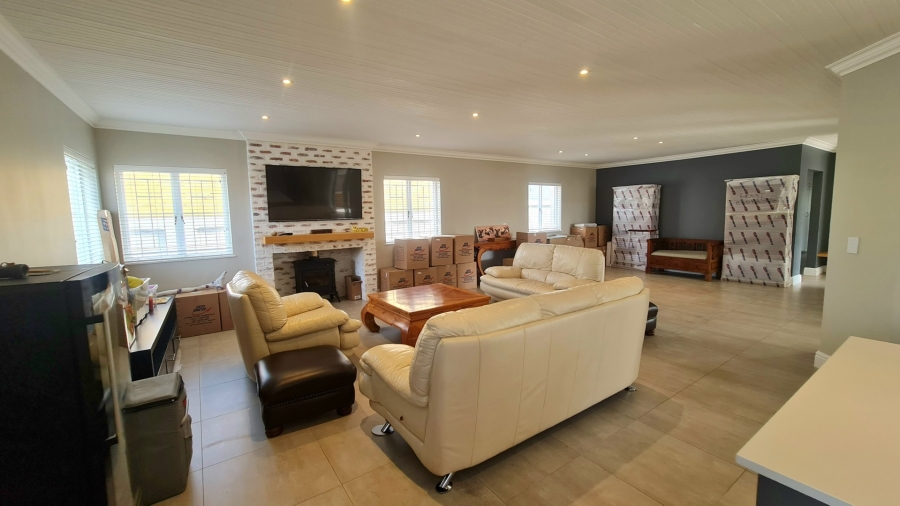 4 Bedroom Property for Sale in Whale Rock Western Cape